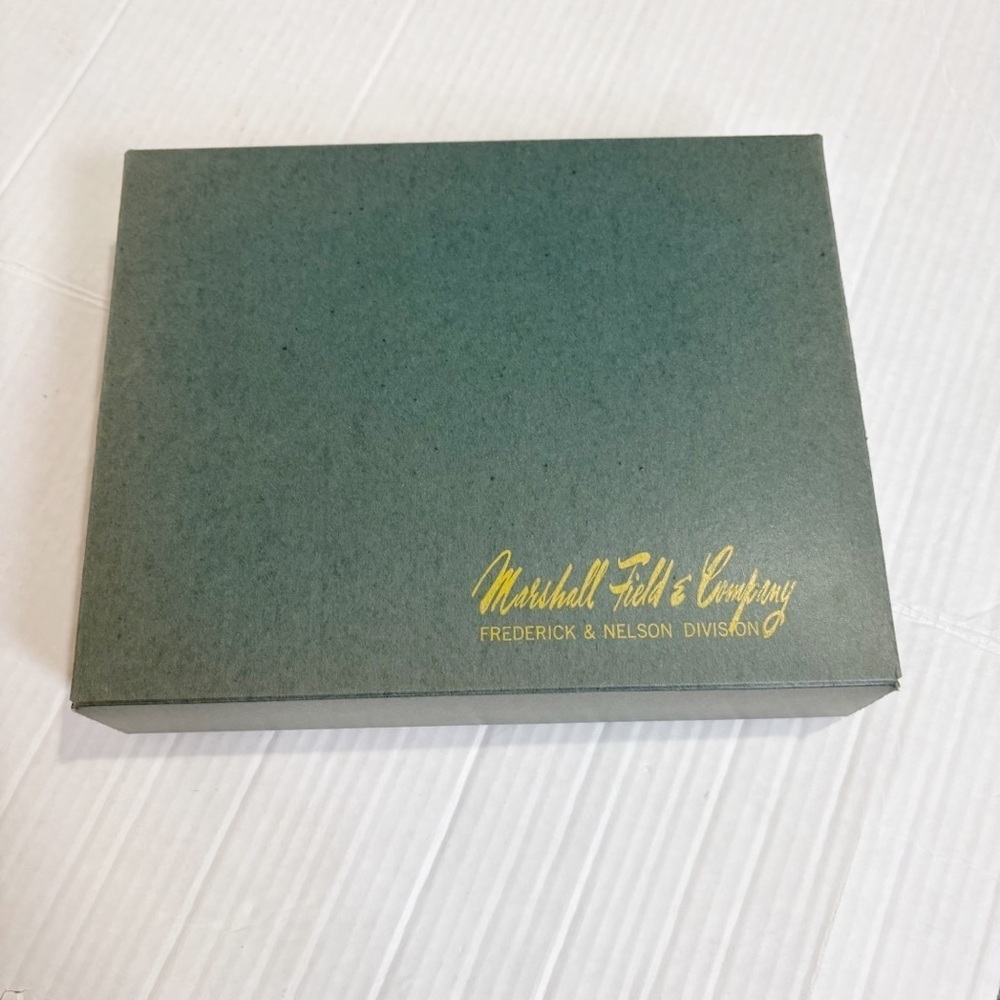 🌷sale* Vintage Marshall Field and Company Frederick and Nelson Division Gift Box - Picture 2 of 8
